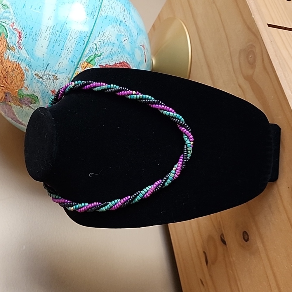 Beaded fashion necklace